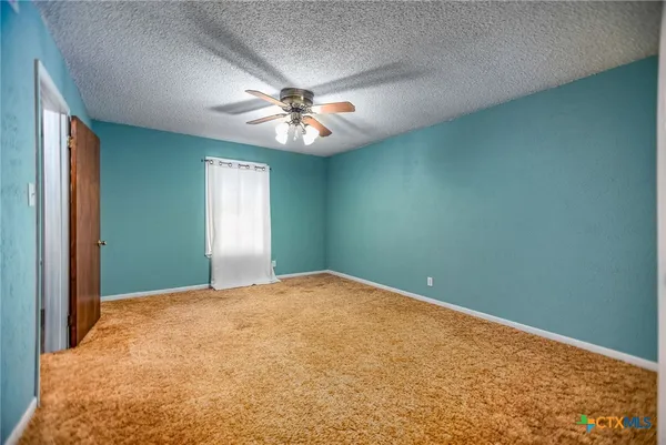 a view of empty room with window