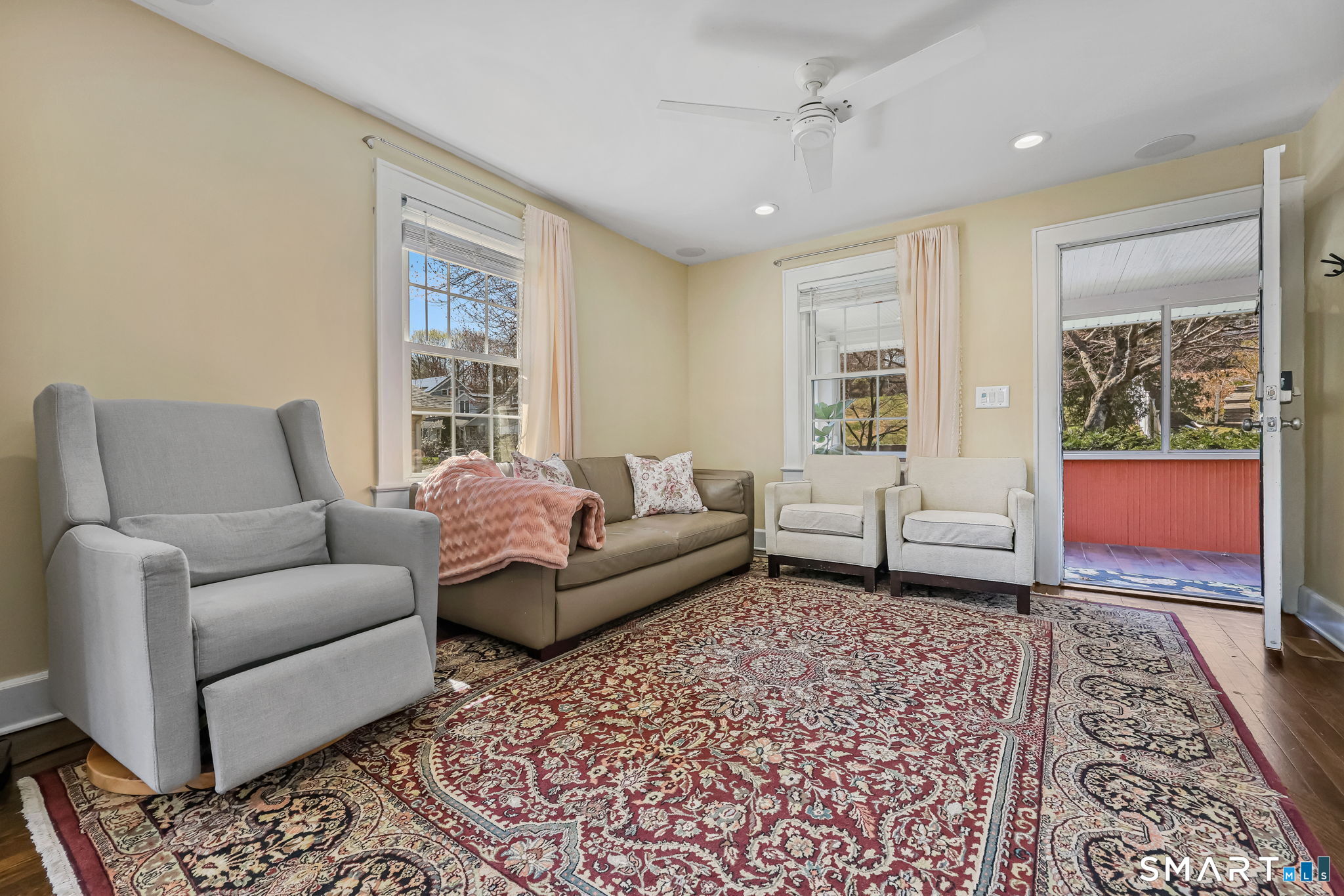 105 Knickerbocker Avenue Stamford, CT 06907 - Photo 5 of 31 a living room with furniture and a window