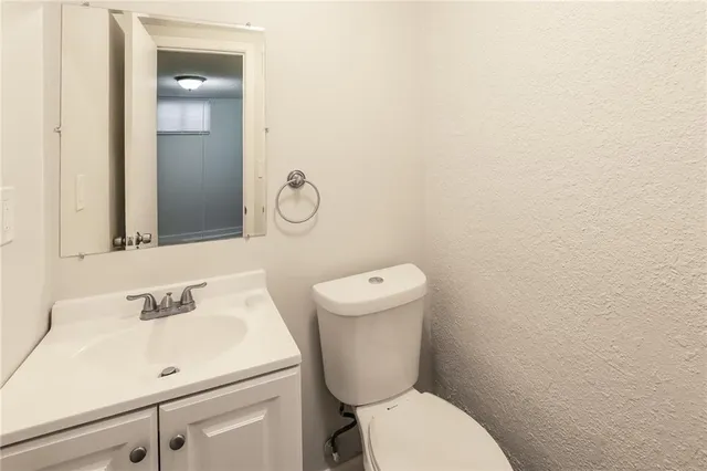 $2,065 | 6610 Northwest Graden Road, Kansas City, MO 64152