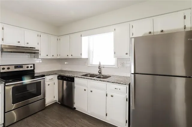 $2,065 | 6610 Northwest Graden Road, Kansas City, MO 64152