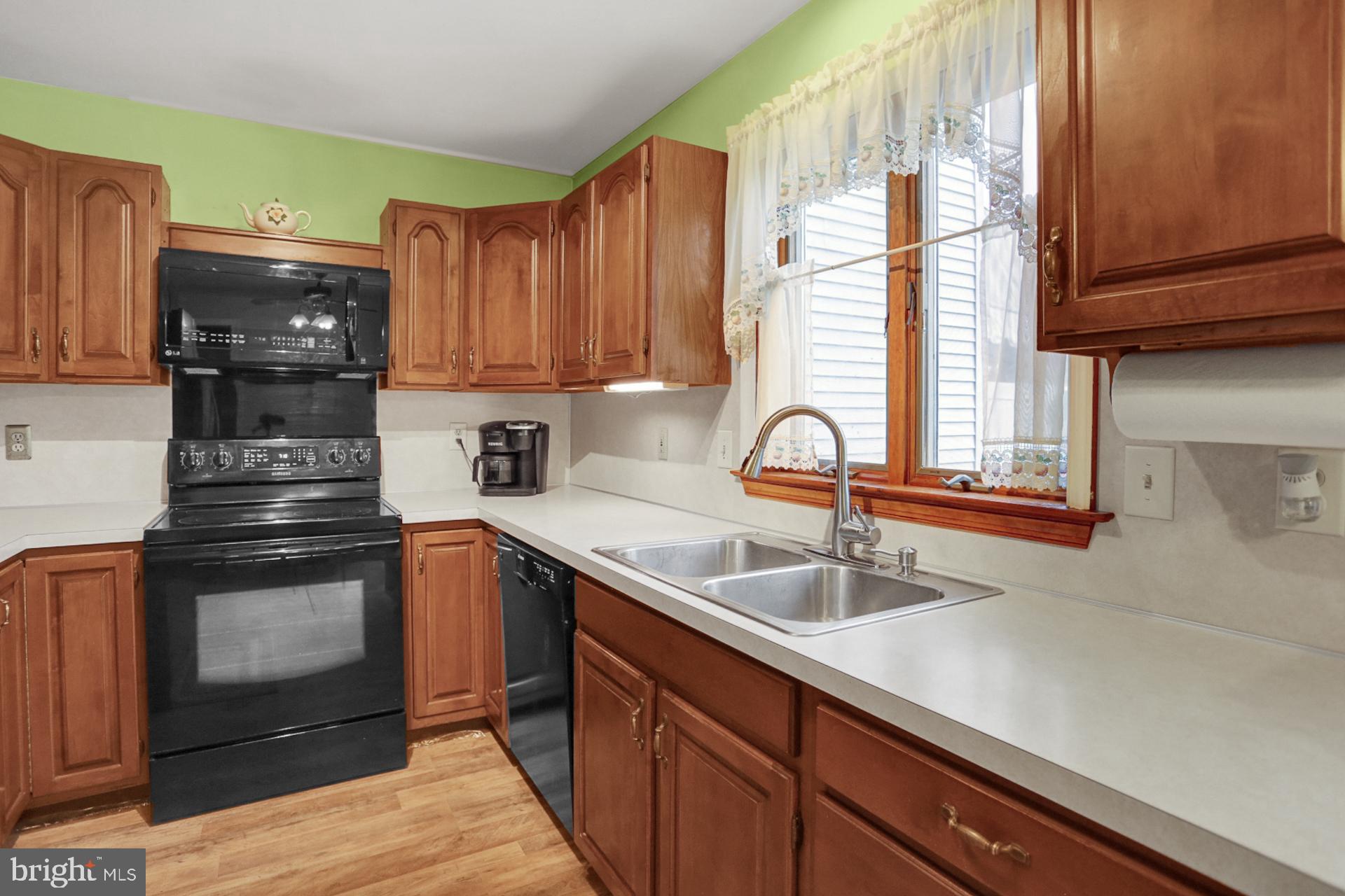 102 Wernersville Road Reading, PA 19608 - Photo 6 of 28