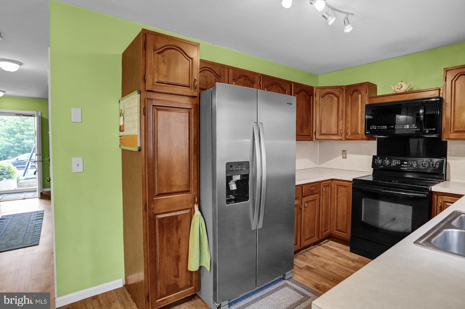 102 Wernersville Road Reading, PA 19608 - Photo 7 of 28