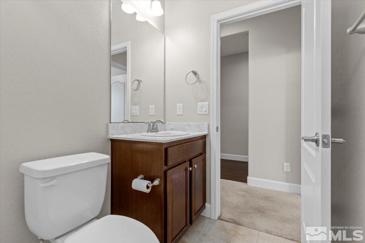 10098 Ignacio Circle Reno, NV 89521 - Photo 20 of 40 a bathroom with a toilet sink and mirror