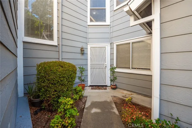 a view of a back yard of the house and green space