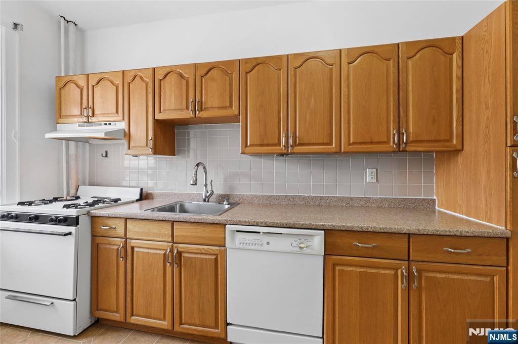 303 Hamilton Place, Unit C2 Hackensack, NJ 07601 - Photo 15 of 21