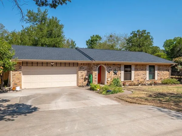$1,890 | 408 Heritage Trail, Granbury, TX 76048
