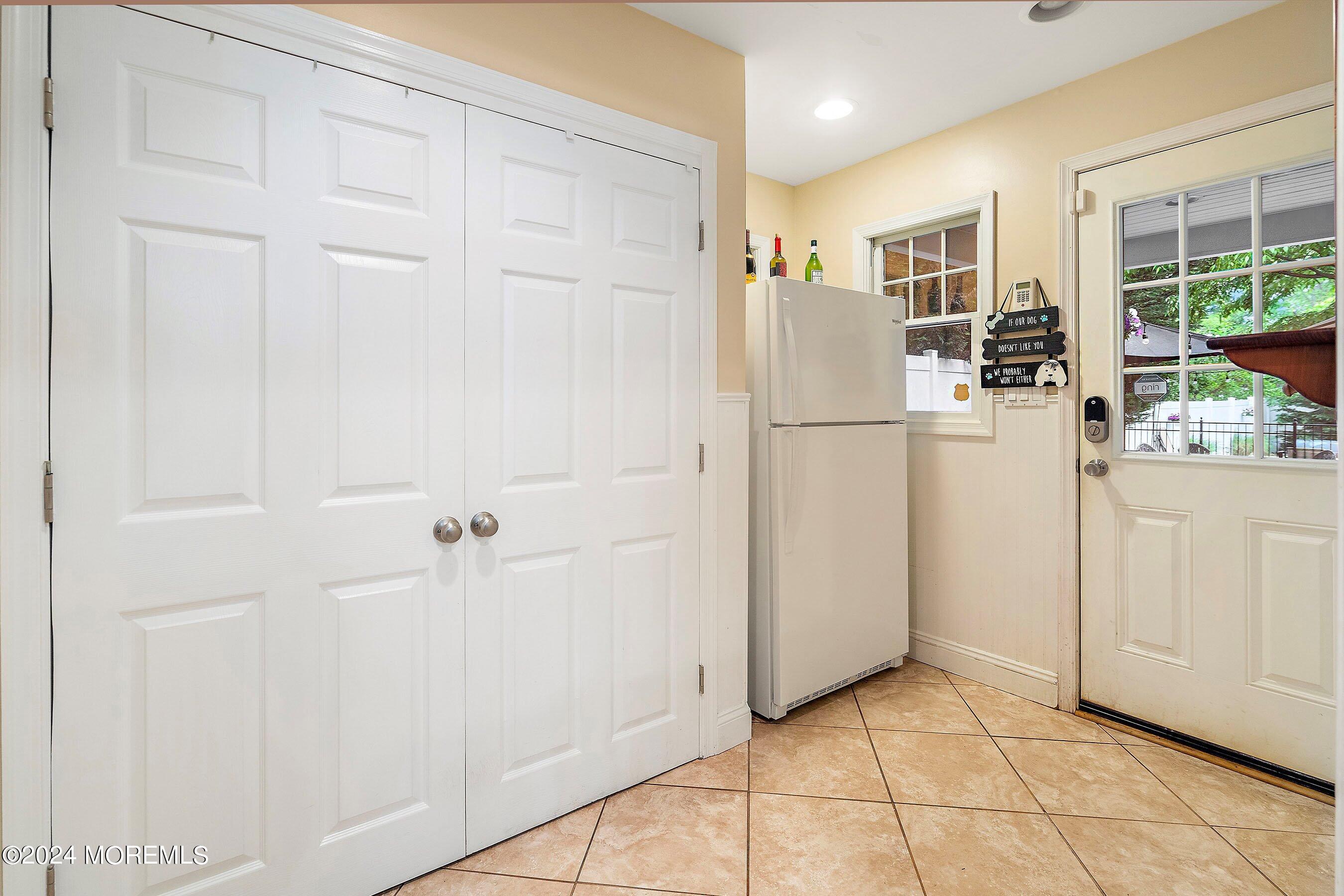 46 Compton Street Belford, NJ 07718 - Photo 14 of 35 15-Mudroom