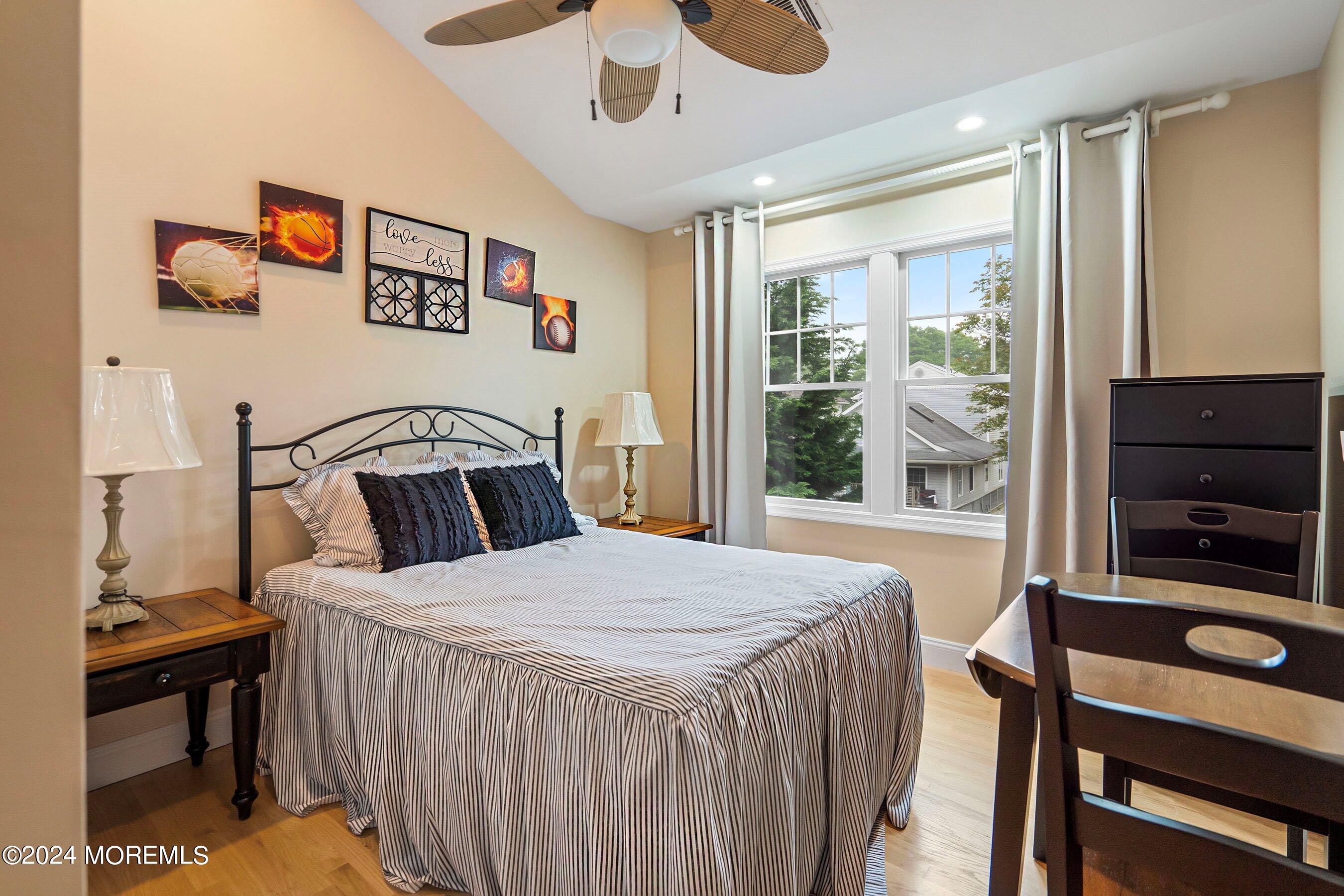 46 Compton Street Belford, NJ 07718 - Photo 20 of 35 21-Bed 3