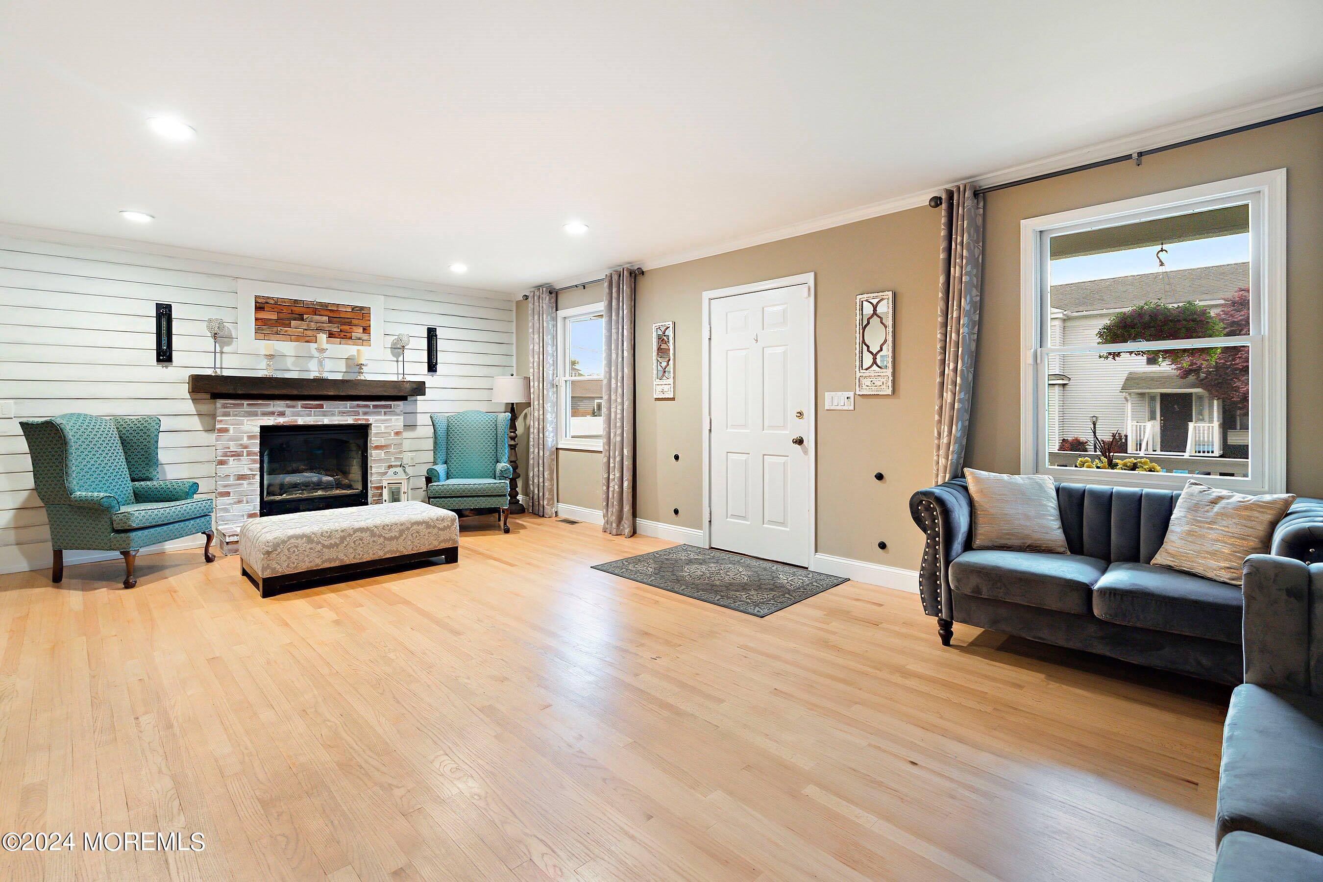 46 Compton Street Belford, NJ 07718 - Photo 5 of 35 06-Foyer 1A