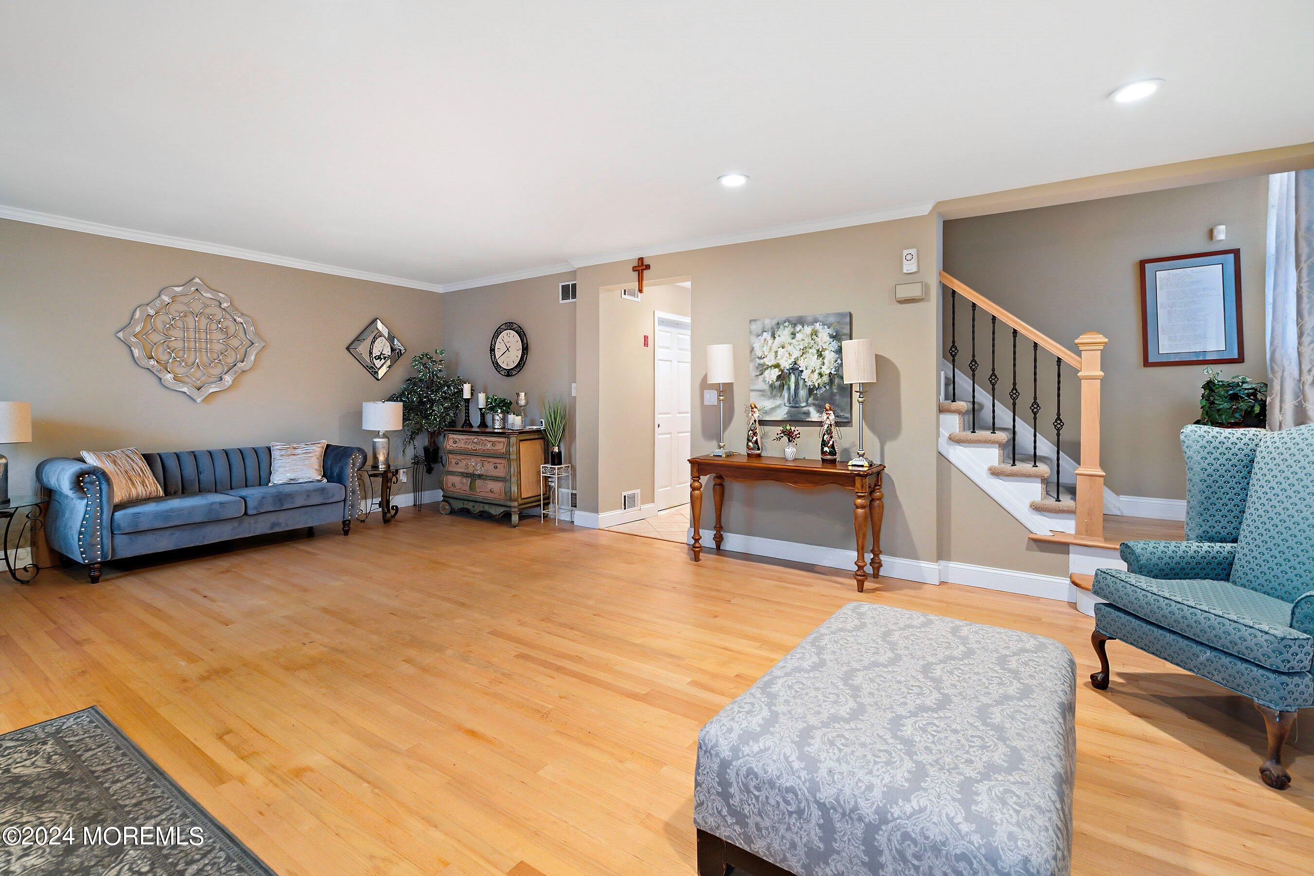 46 Compton Street Belford, NJ 07718 - Photo 8 of 35 09-Living 1C