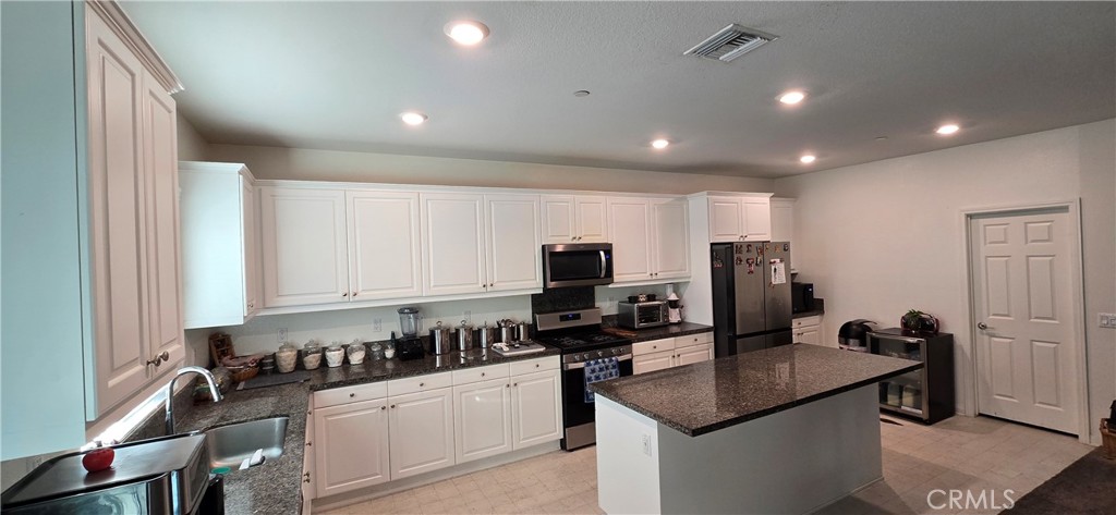 8221 Muir Lane Riverside, CA 92507 - Photo 6 of 36