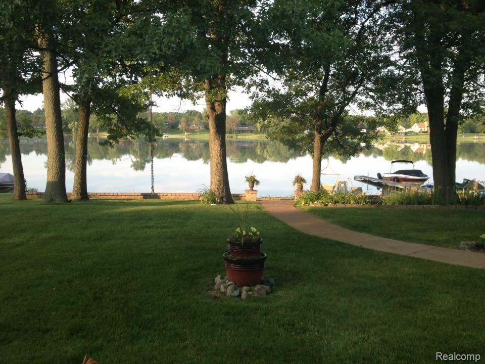 913 Woodruff Lake Road Highland, MI 48357 - Photo 2 of 31 What a View!