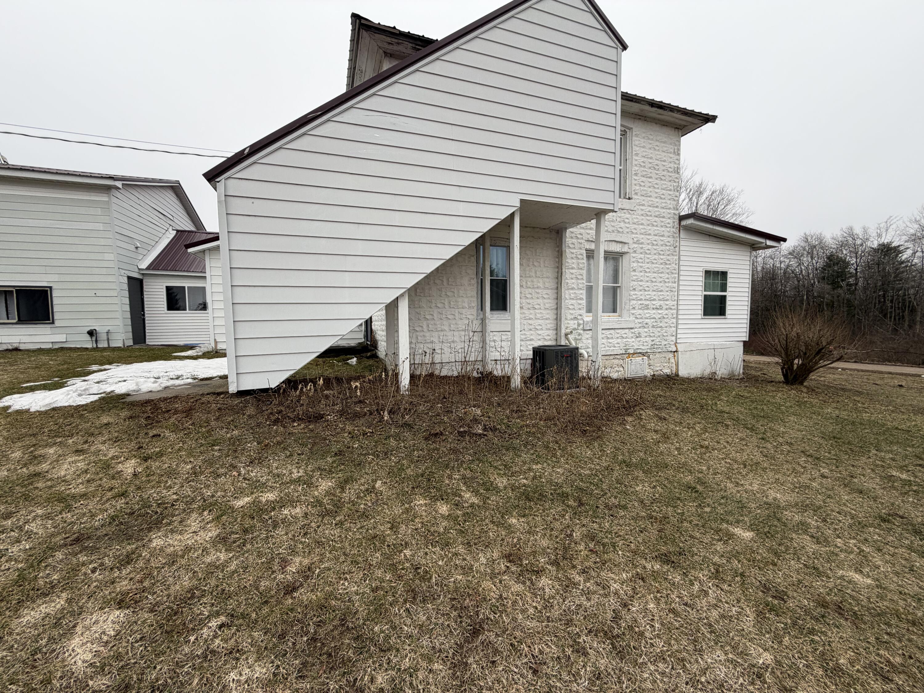 7202 21 Mile Road Evart, MI 49631 - Photo 5 of 64 IMG_6122