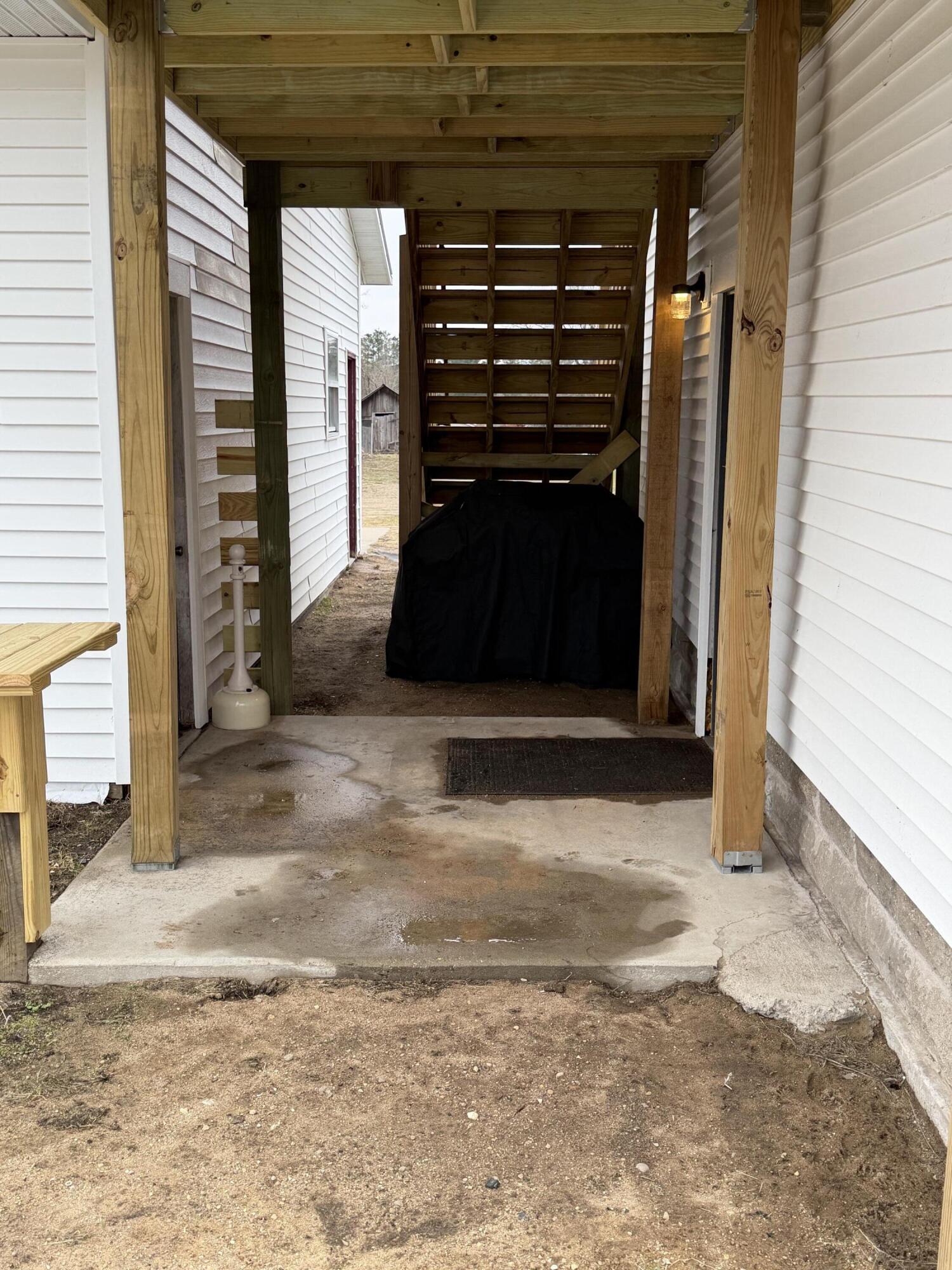 7202 21 Mile Road Evart, MI 49631 - Photo 8 of 64 Apart. Grill Area