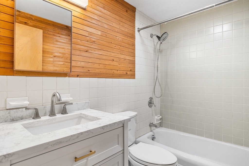 370 Great Road, Unit 8 Acton, MA 01720 - Photo 21 of 27 a bathroom with a sink a toilet and a bathtub