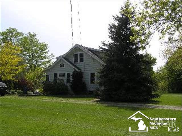 18561 Mead Road Milan, MI 48160 - Photo 11 of 20 Side View of Home