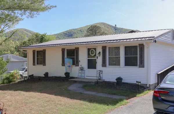 $249,000 | 36 Railroad Avenue, New Castle, VA 24127