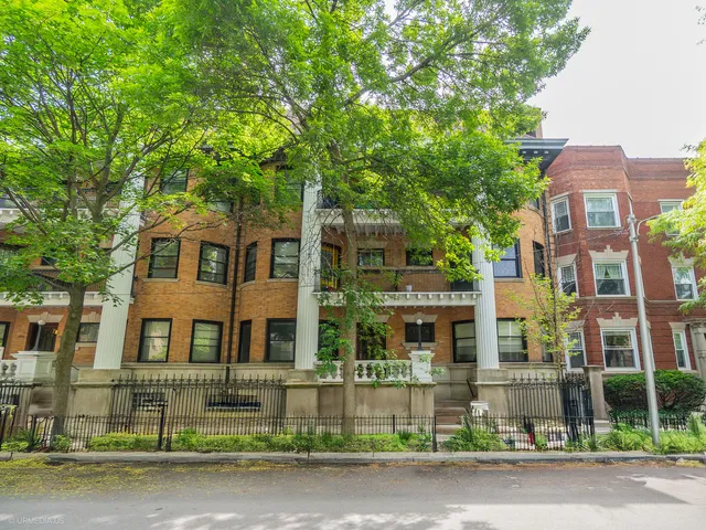 $375,000 | 5707 South Blackstone Avenue, Unit 2, Chicago, IL 60637