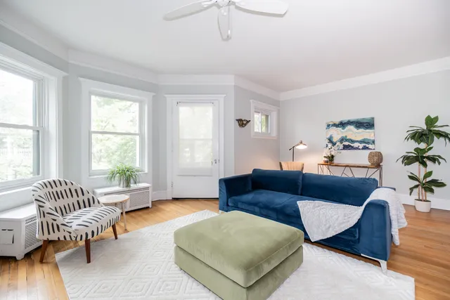 $375,000 | 5707 South Blackstone Avenue, Unit 2, Chicago, IL 60637