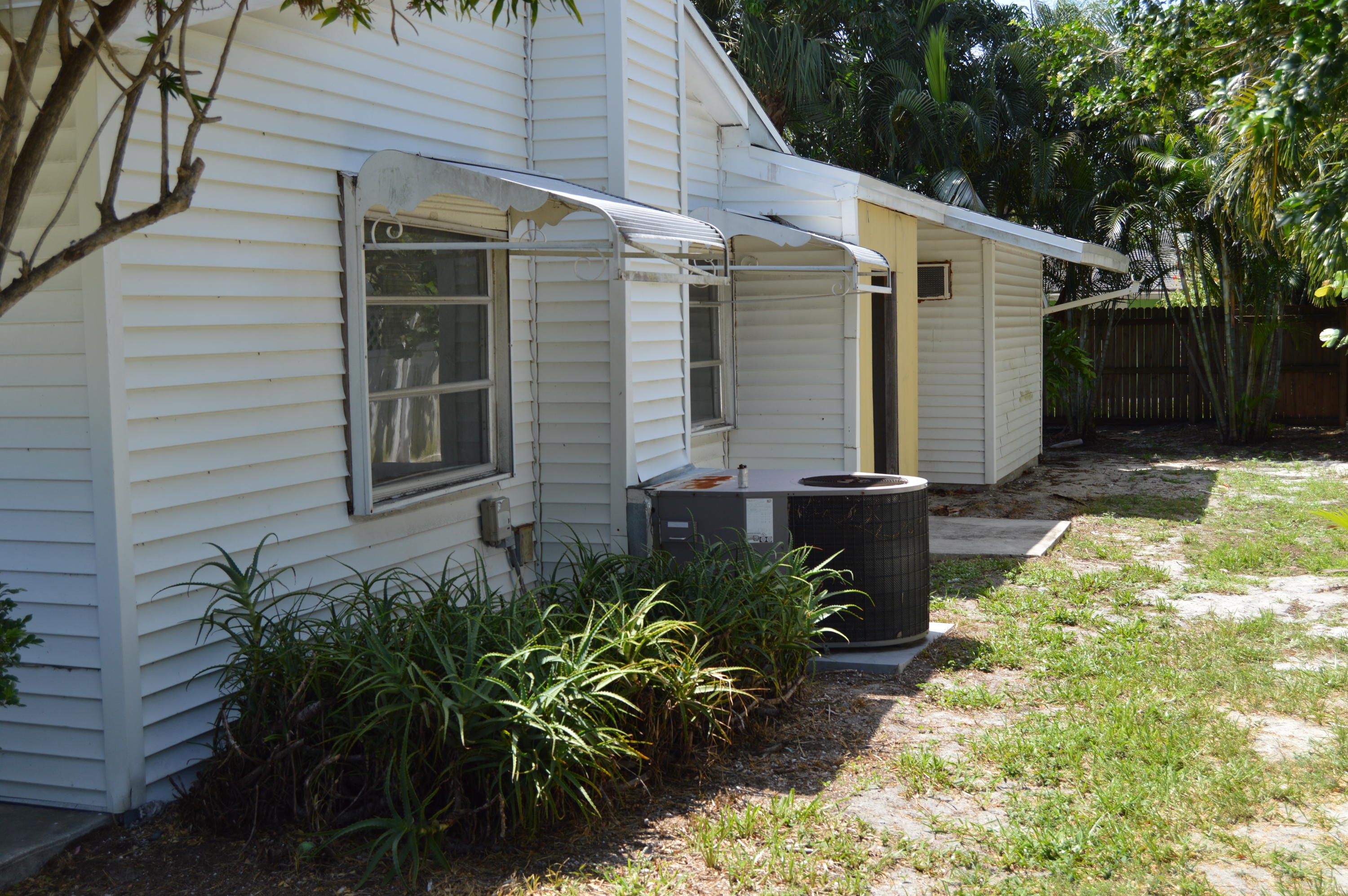 3480 Harbor Road North Jupiter, FL 33469 - Photo 3 of 18 DSC_0299