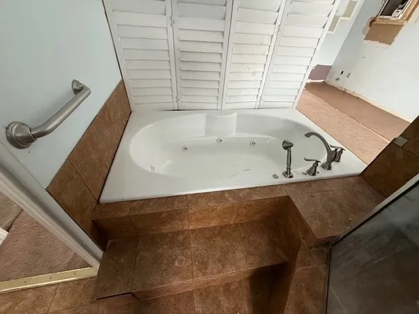 a bathroom with a bathtub