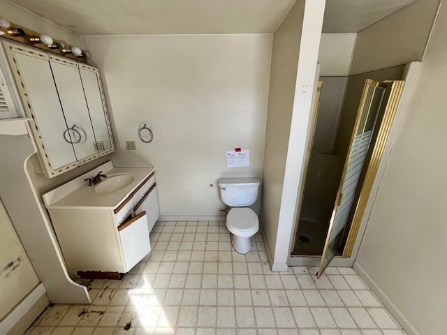 399 Main Street Oxford, MA 01540 - Photo 10 of 28 a bathroom with a sink and toilet