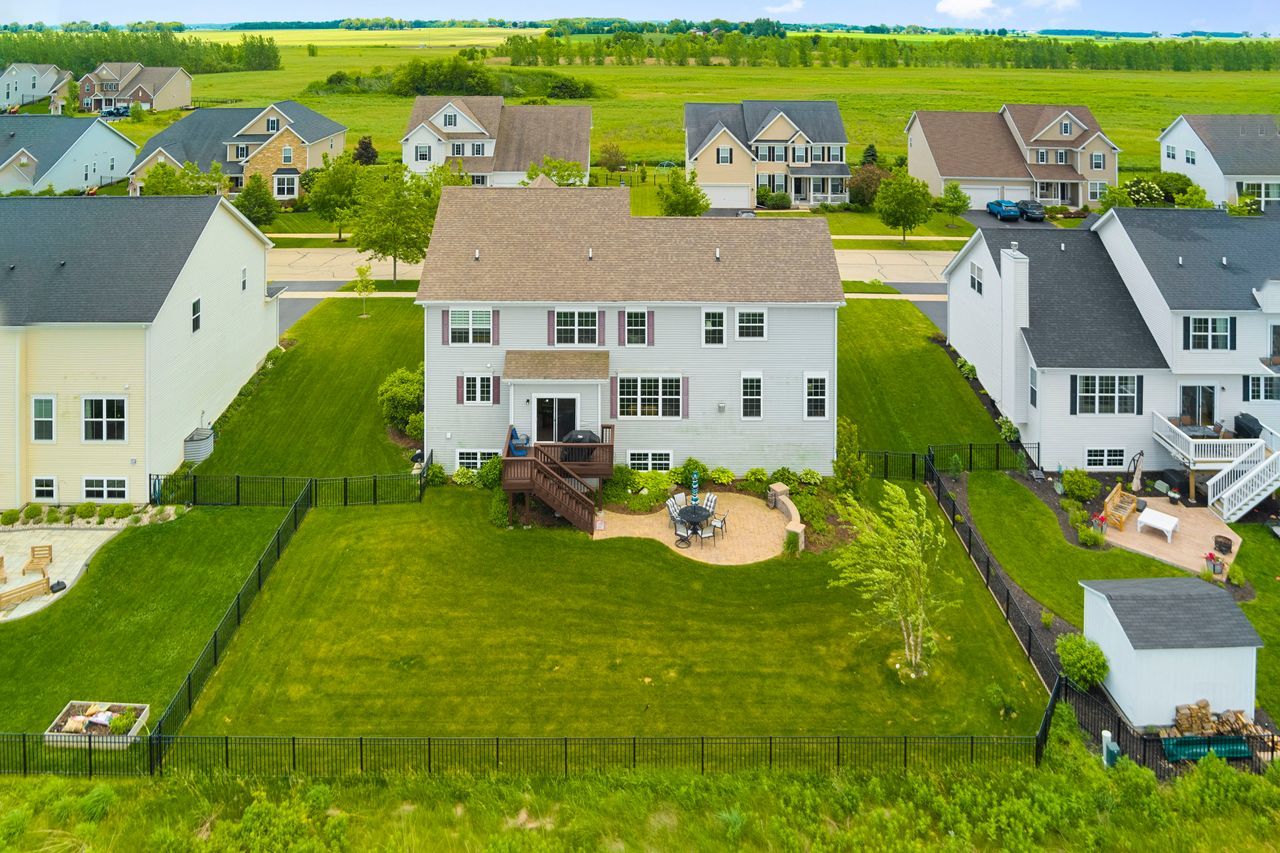 645 Ridgeview Lane Sugar Grove, IL 60554 - Photo 4 of 32