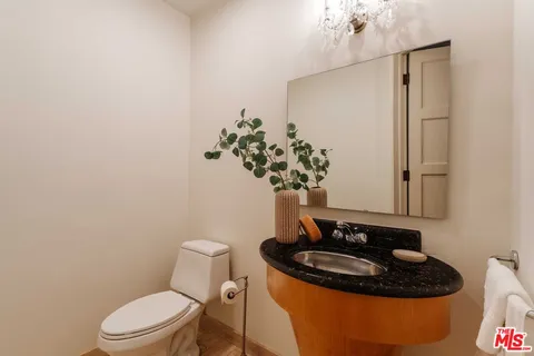 $2,150,000 | 9024 Cynthia Street, Unit 204, West Hollywood, CA 90069