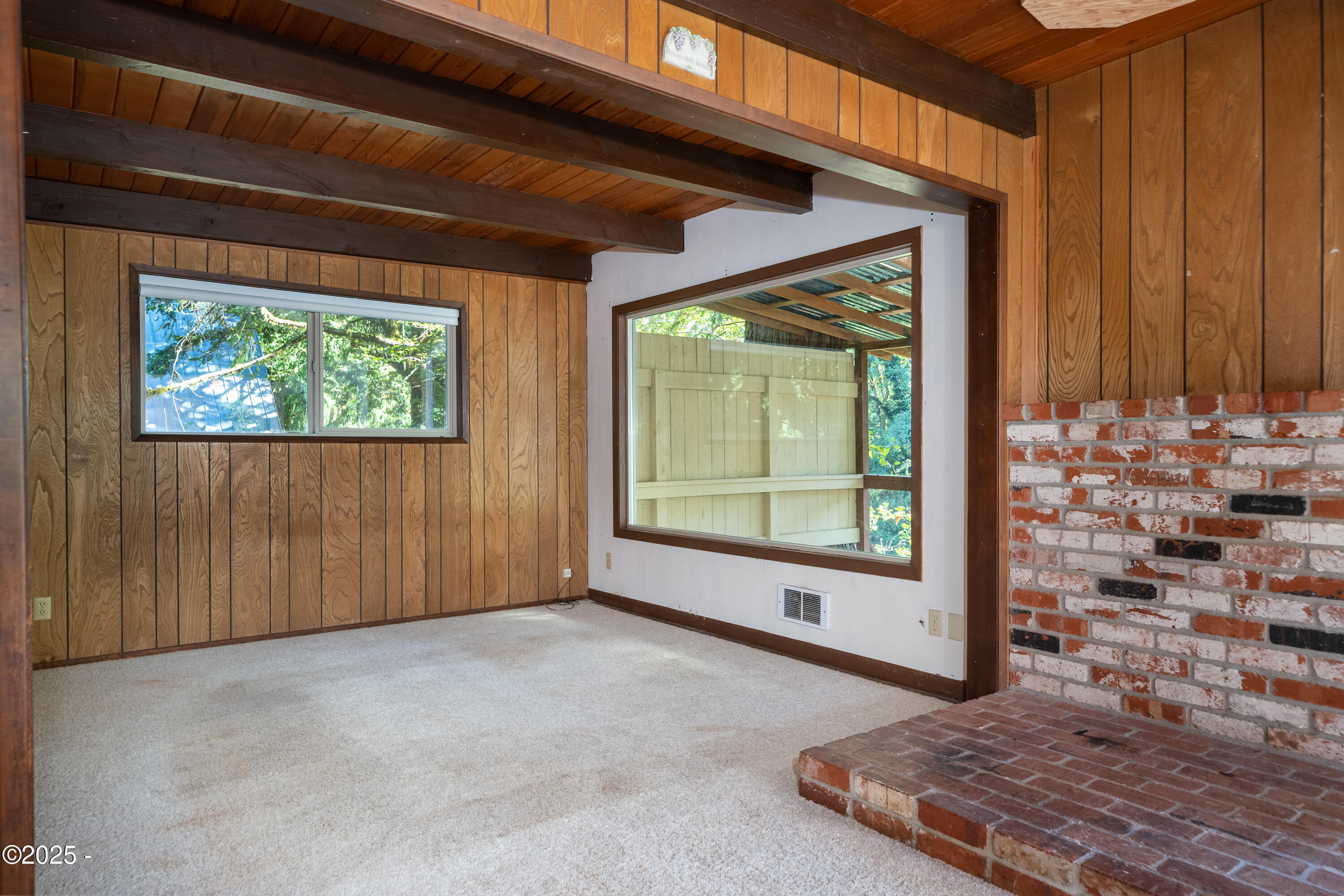 1836 Little Switzerland Road Tidewater, OR 97390 - Photo 9 of 34 Living area