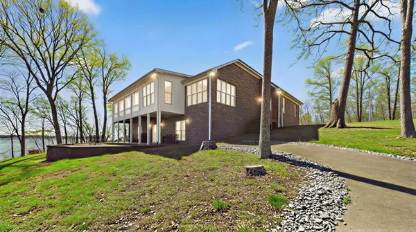 $825,000 | 461 Patricia Drive, New Concord, KY 42076