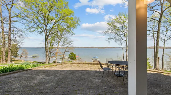 $825,000 | 461 Patricia Drive, New Concord, KY 42076