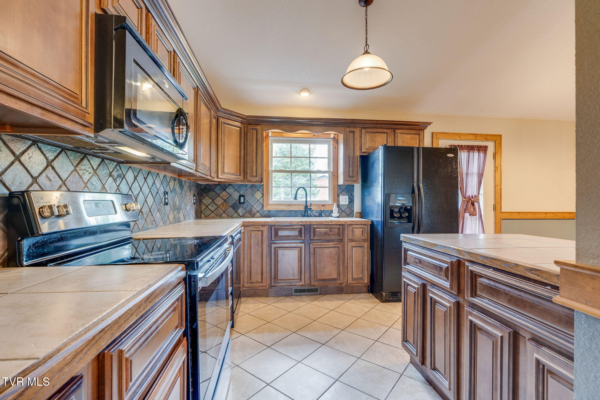234 Reed Avenue Greeneville, TN 37743 - Photo 11 of 36 010