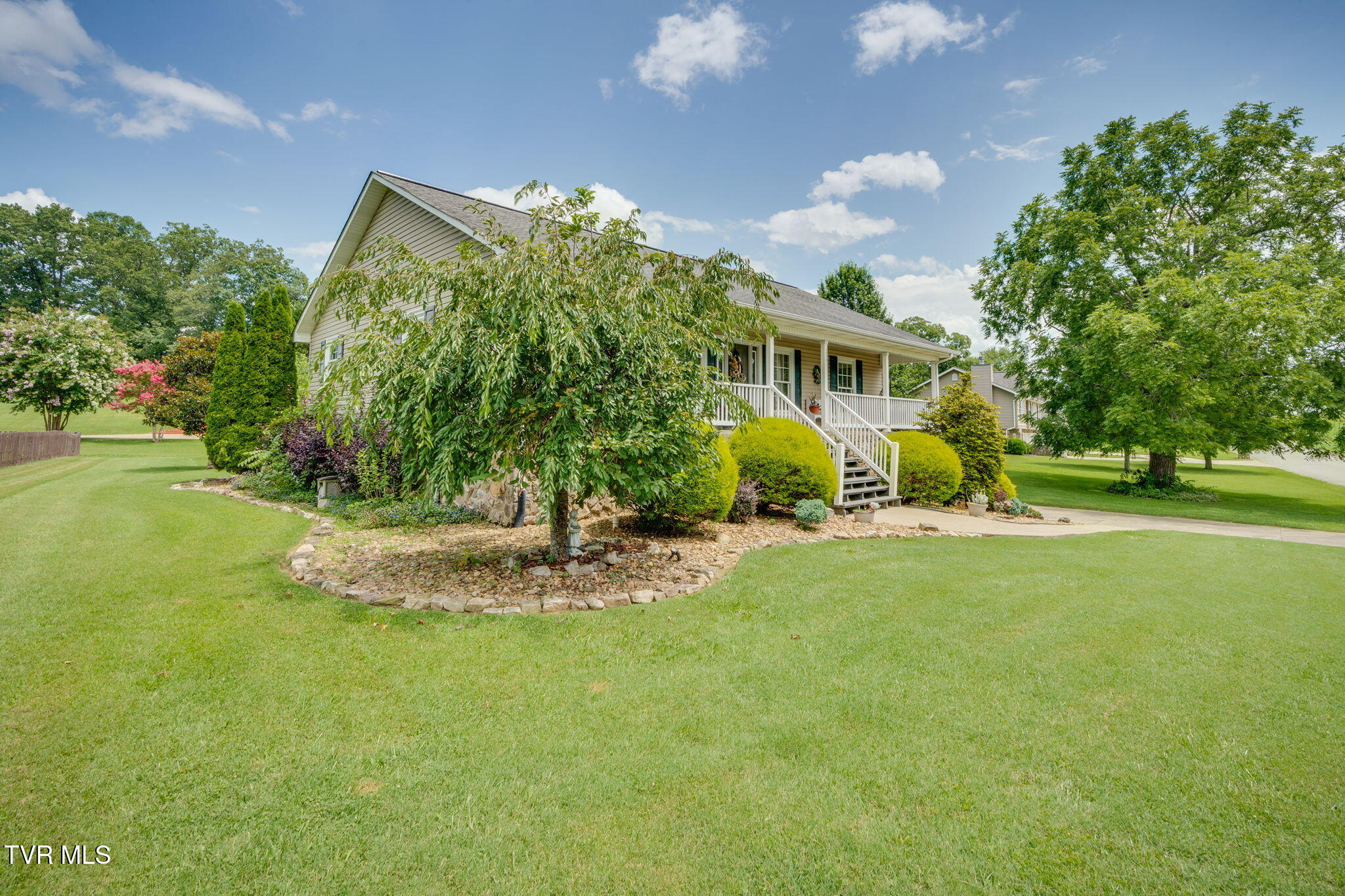 234 Reed Avenue Greeneville, TN 37743 - Photo 3 of 36 002
