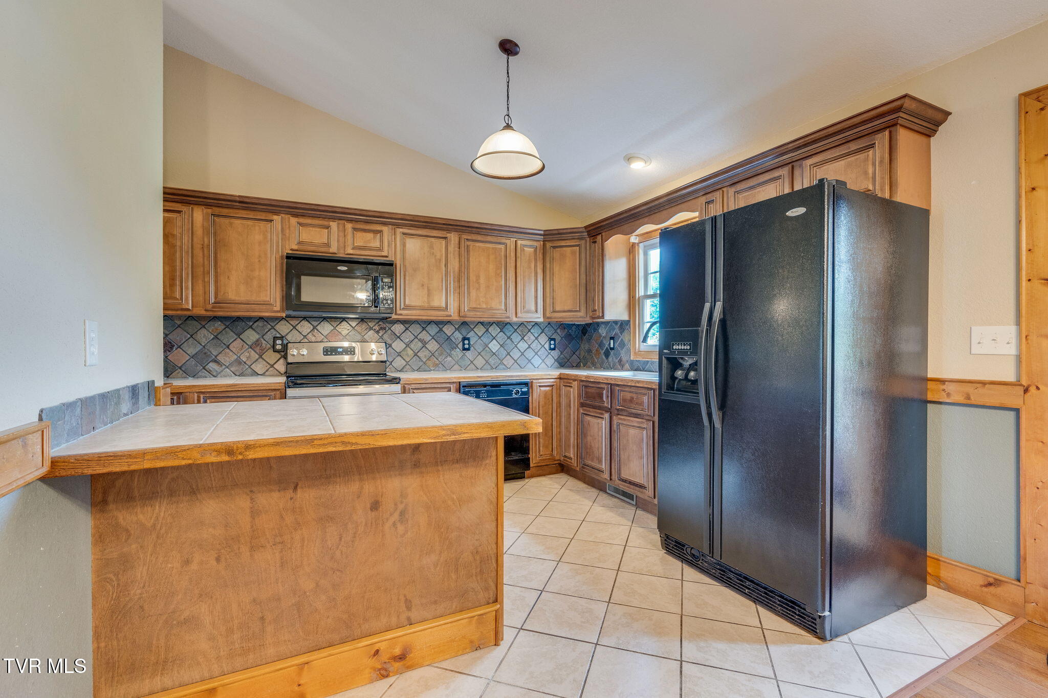 234 Reed Avenue Greeneville, TN 37743 - Photo 9 of 36 008