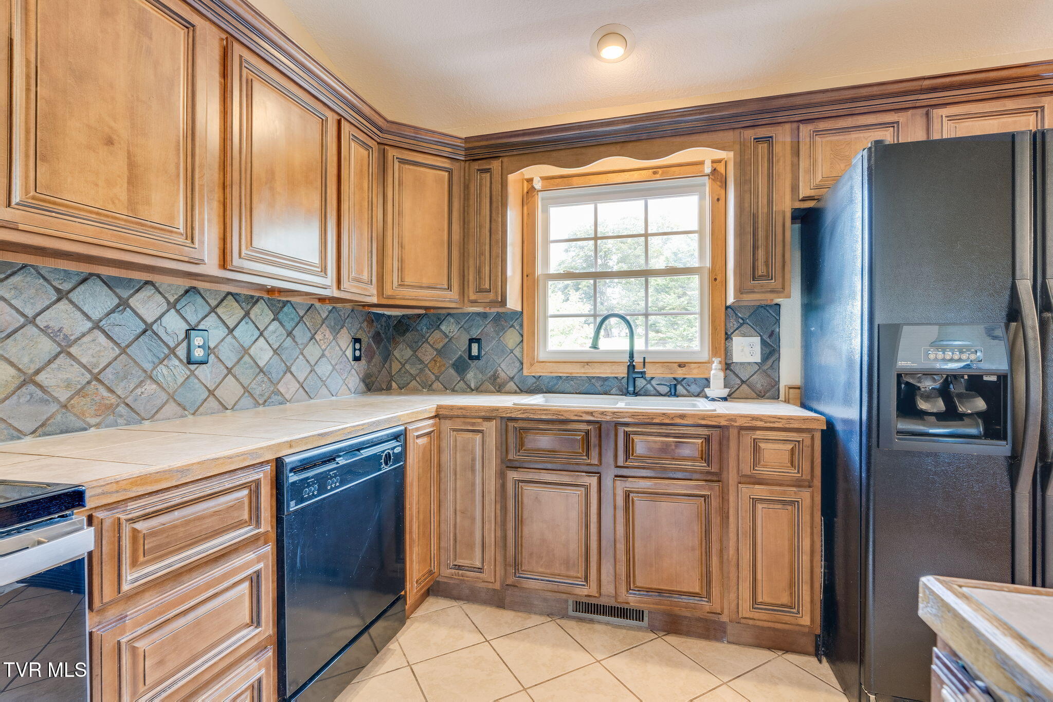 234 Reed Avenue Greeneville, TN 37743 - Photo 10 of 36 009