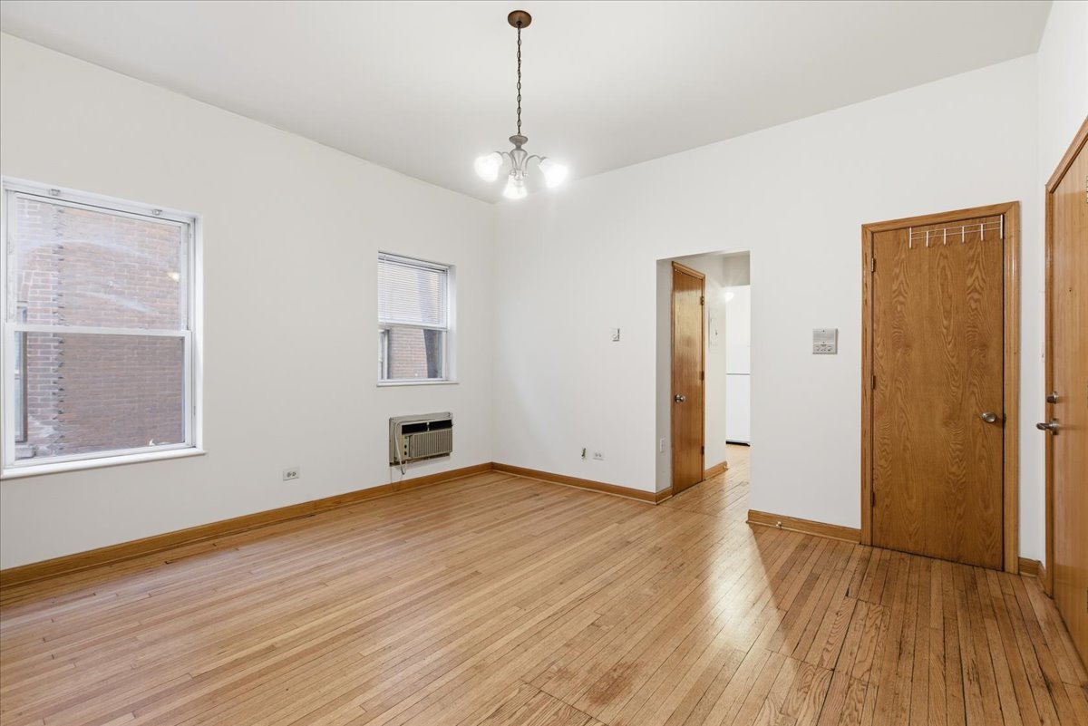 4518 North Sheridan Road, Unit 2C Chicago, IL 60640 - Photo 3 of 8