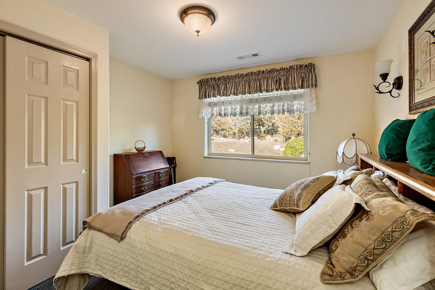 726 Busch Road Trail, OR 97541 - Photo 21 of 71 Bedroom