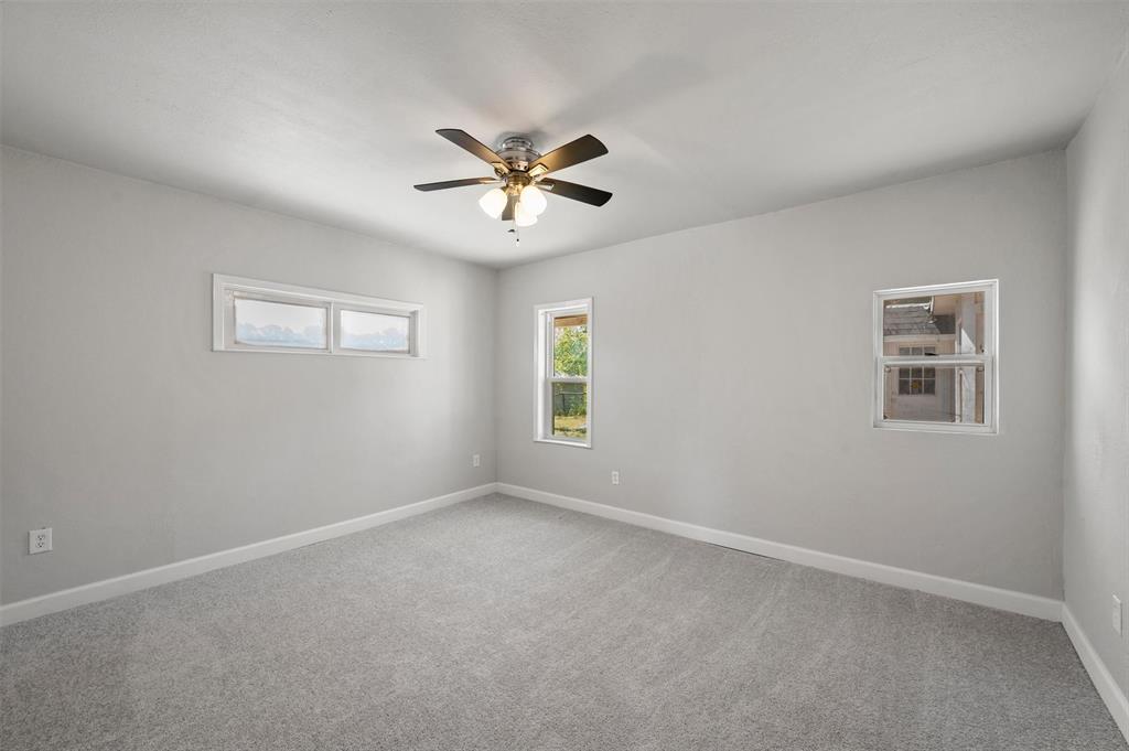 41 Kelsey Road Denison, TX 75021 - Photo 23 of 32 Secondary Bedroom