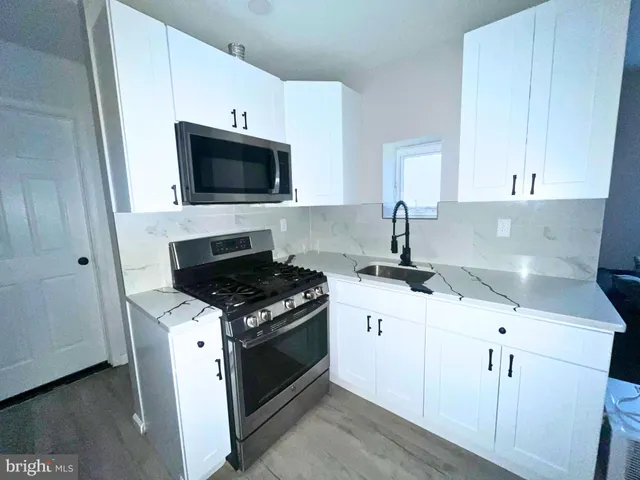 a bedroom with a closet and a mirror