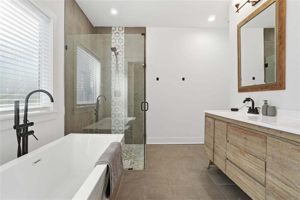 2281 Pryor Road Southwest Atlanta, GA 30315 - Photo 24 of 32 a bathroom with a sink and a bathtub