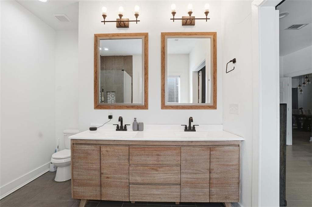2281 Pryor Road Southwest Atlanta, GA 30315 - Photo 27 of 32 a bathroom with 2 sink and a mirror
