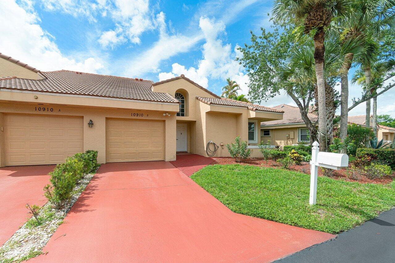 10910 Ladera Lane, Unit B Boca Raton, FL 33498 - Photo 3 of 36 Exterior