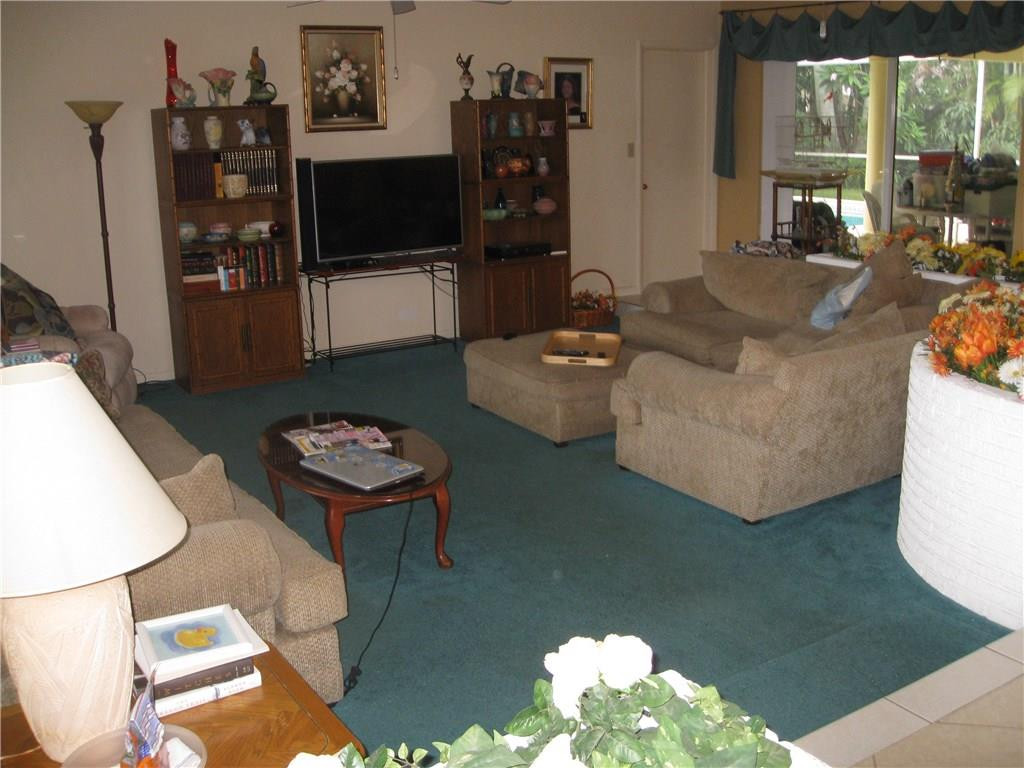 540 Ridgewood Lane Plantation, FL 33317 - Photo 3 of 13 Living Room