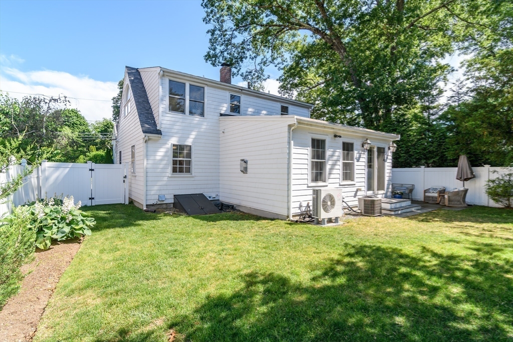 58 Manor Avenue Wellesley, MA 02482 - Photo 22 of 25