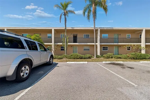 $180,000 | 12300 Park Boulevard North, Unit 221, Seminole, FL 33772