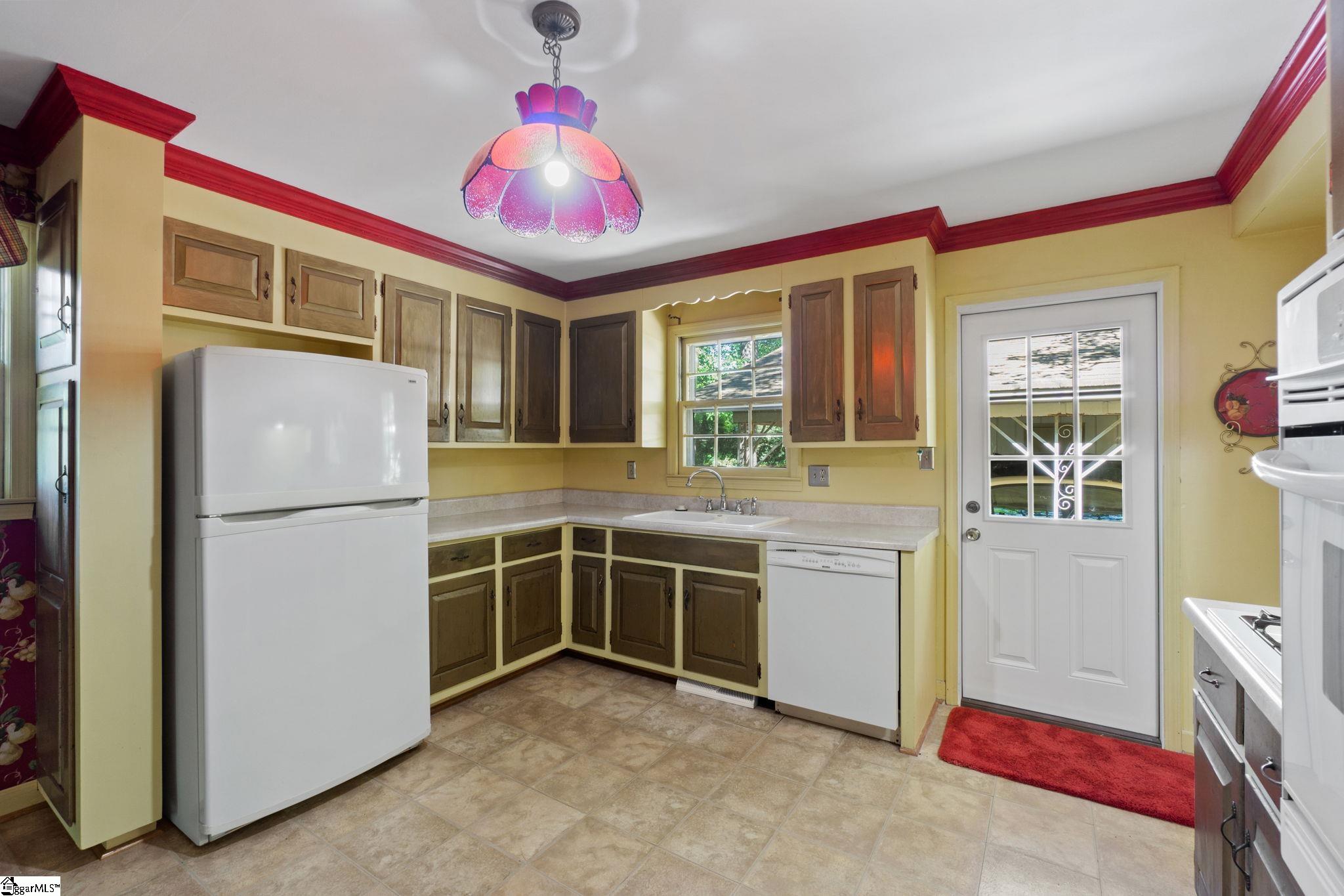 435 Pimlico Road Greenville, SC 29607 - Photo 7 of 36
