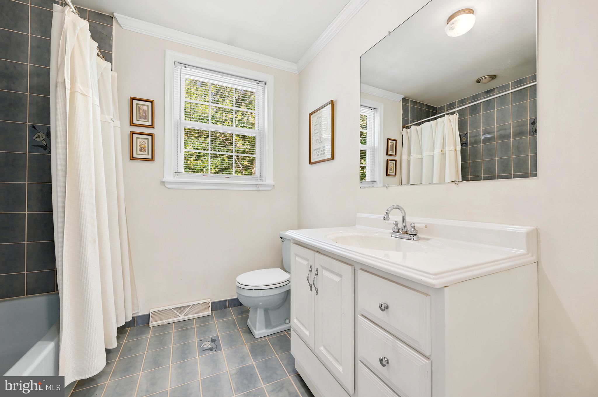 736 Summit Avenue Philadelphia, PA 19128 - Photo 17 of 34