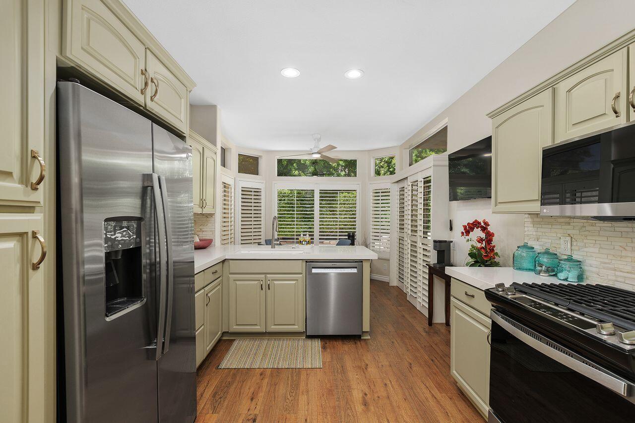 78560 Crystal Falls Road Palm Desert, CA 92211 - Photo 15 of 37 15_11870667_182440_182440-EI-115