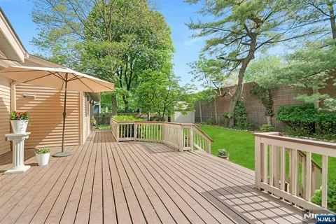 $899,000 | 28 Pitcairn Avenue, Ho-Ho-Kus, NJ 07423