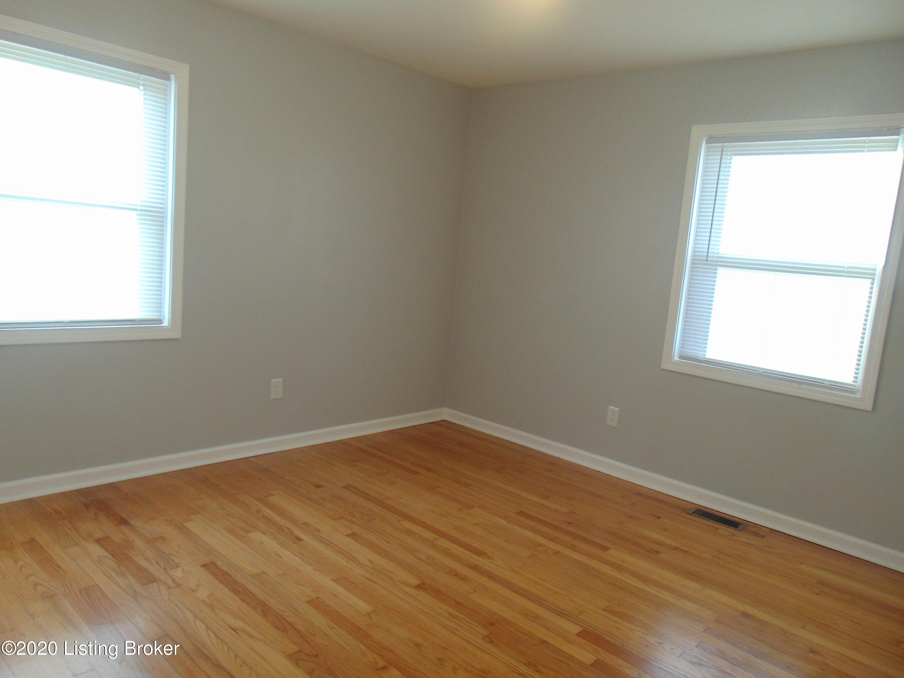9244 Chenault Road Louisville, KY 40272 - Photo 11 of 29 DSC03534